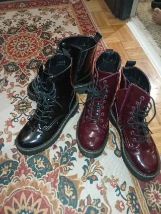 Botas Dr. Martens negras y burdeos