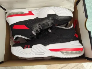 Zapatillas Jordan Stay Loyal 2 Negras Rojas