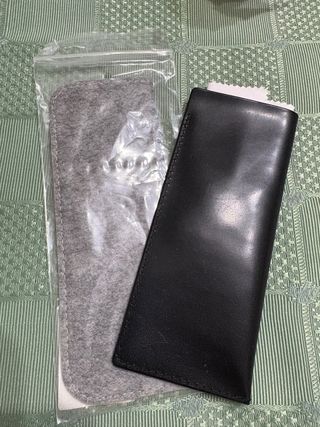 Custodie per occhiali nere e grigie