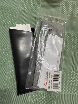 Custodie per occhiali nere e grigie