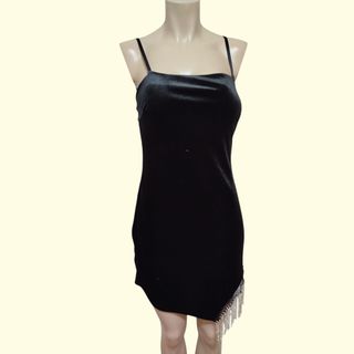 Vestido Terciopelo Negro con Cadenas