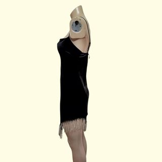 Vestido Terciopelo Negro con Cadenas