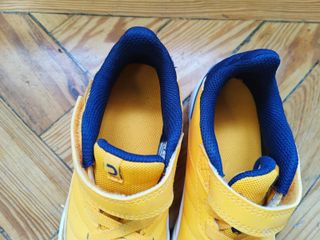 Zapatillas fútbol sala niño Kipsta T31 amarillas