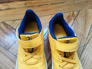 Zapatillas fútbol sala niño Kipsta T31 amarillas