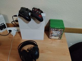 Xbox One S con giochi e cuffie