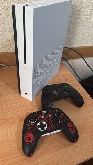 Xbox One S con giochi e cuffie