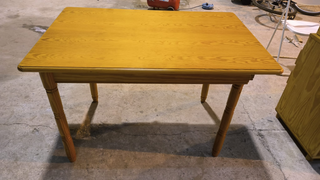 Mesa de madera maciza con cajón