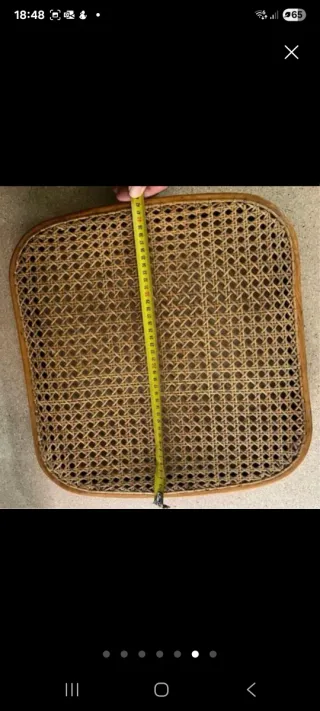 Respaldo y asiento de silla de ratán y madera