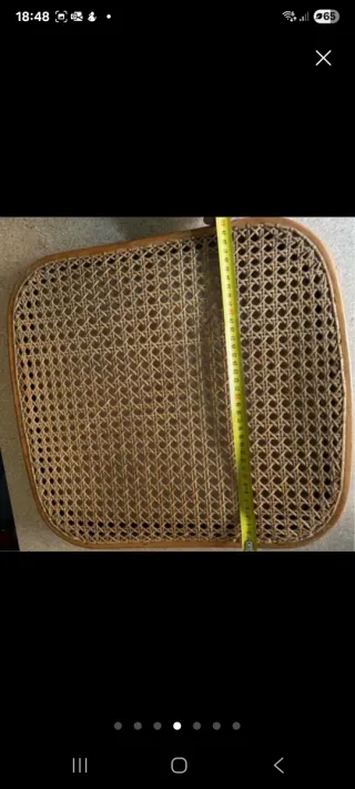 Respaldo y asiento de silla de ratán y madera