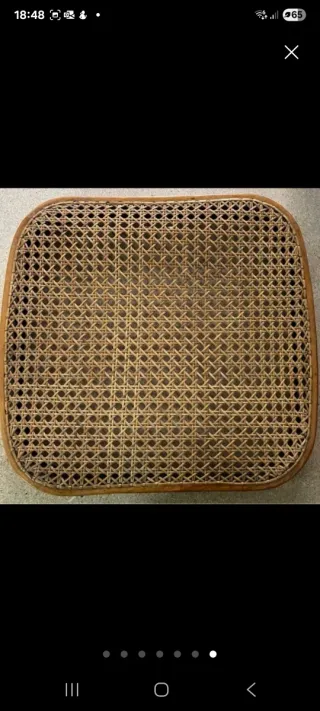 Respaldo y asiento de silla de ratán y madera