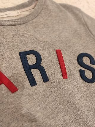 Sudadera gris con letras PARIS