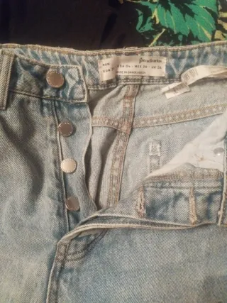 Pantalón vaquero desgastado