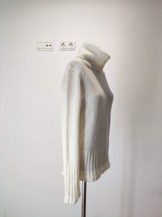 Jersey cuello alto mujer beige claro