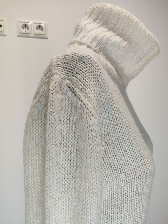 Jersey cuello alto mujer beige claro