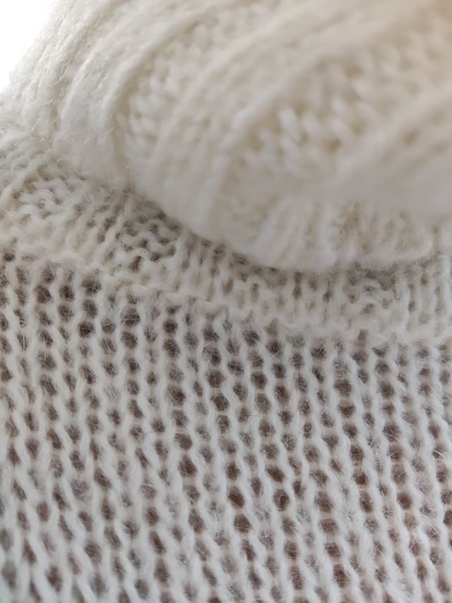 Jersey cuello alto mujer beige claro