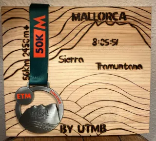 Portamedallas personalizados.