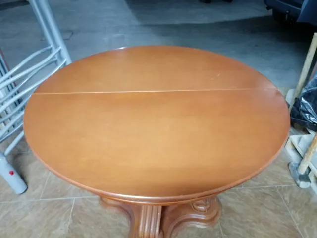 Mesa de comedor redonda de madera