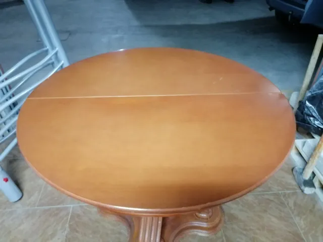 Mesa de comedor redonda de madera