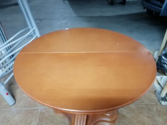 Mesa de comedor redonda de madera