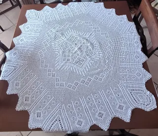 Copritavolo uncinetto bianco