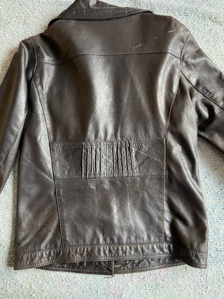 Chaqueta de piel marrón