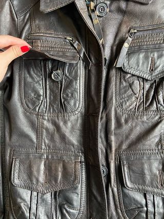 Chaqueta de piel marrón