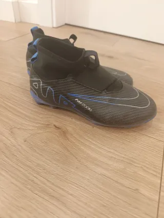 Botas de fútbol Nike talla 33