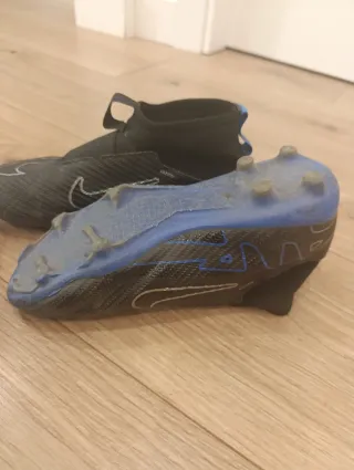 Botas de fútbol Nike talla 33