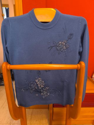 Jersey negro cuello pico