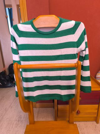 Jersey negro cuello pico