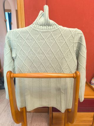 Jersey negro cuello pico