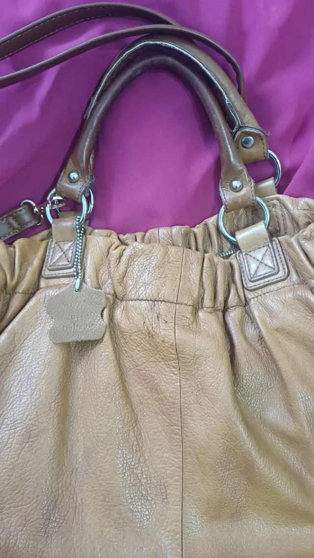 Bolso de cuero marrón claro