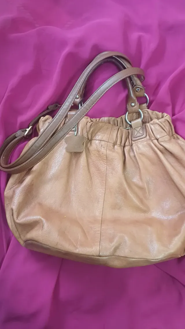 Bolso de cuero marrón claro