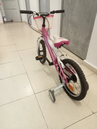 Bicicleta infantil rosa con ruedines, no hago envi