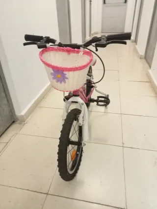 Bicicleta infantil rosa con ruedines, no hago envi