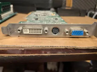 ATI Radeon X300SE 256MB PCI-E HyperMemory