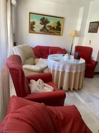 Amplia vivienda en plaza Almería.