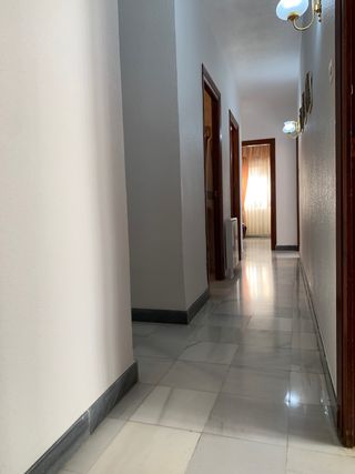 Amplia vivienda en plaza Almería.