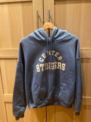 Sudadera azul con estampado