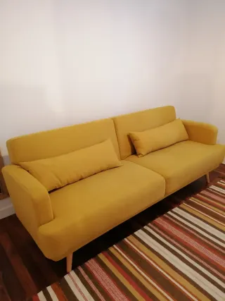 Sofá cama amarillo de tela