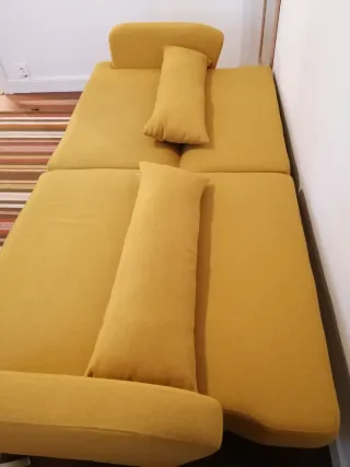 Sofá cama amarillo de tela
