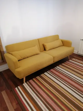 Sofá cama amarillo de tela