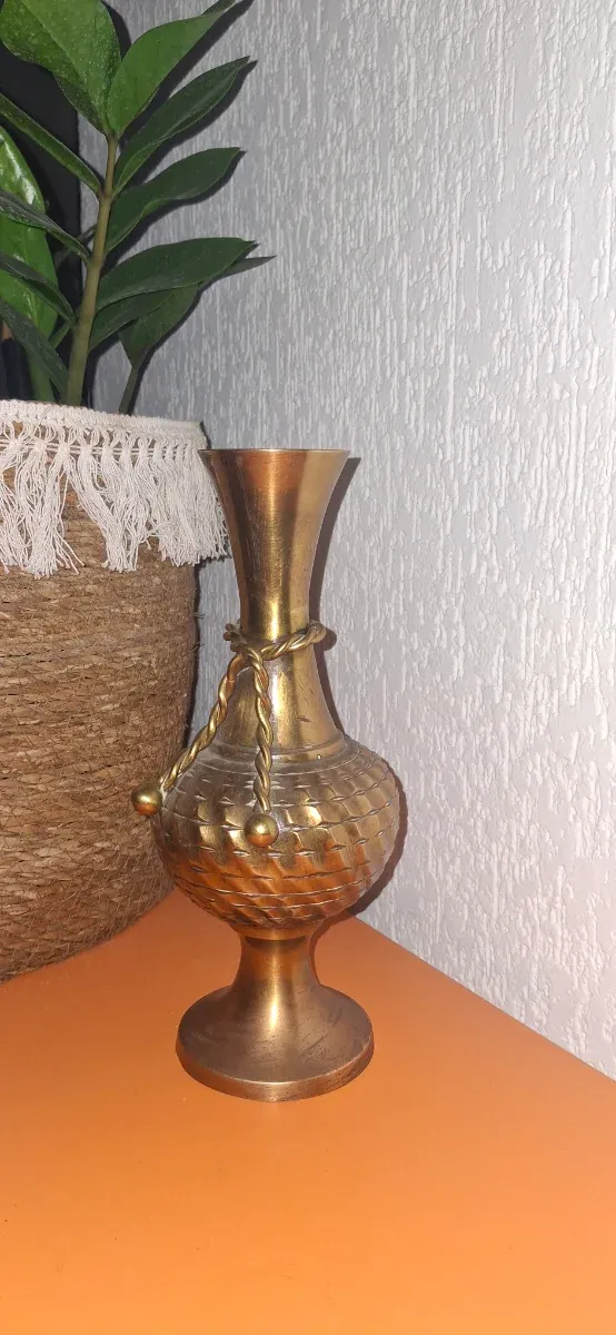Vaso di ottone cesellato artigianale
