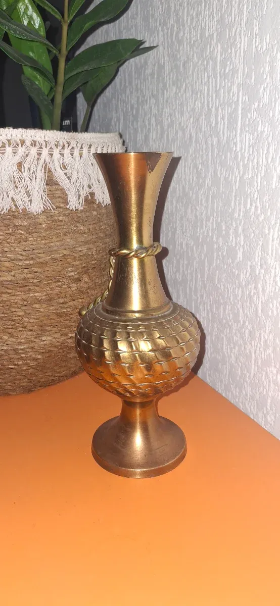 Vaso di ottone cesellato artigianale