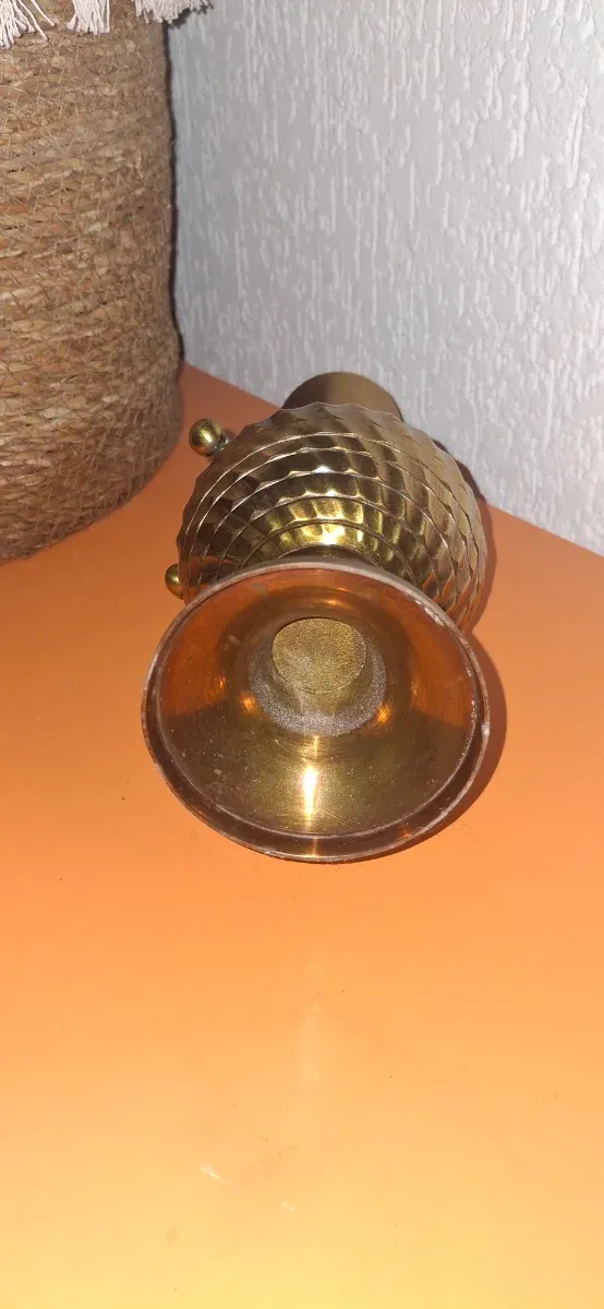 Vaso di ottone cesellato artigianale