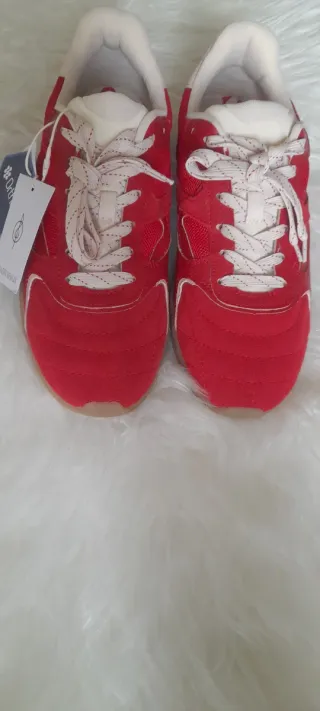 Zapatillas Stradivarius rojas 🆕️ a estrenar.