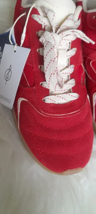 Zapatillas Stradivarius rojas 🆕️ a estrenar.
