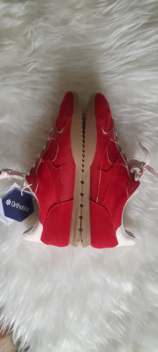 Zapatillas Stradivarius rojas 🆕️ a estrenar.