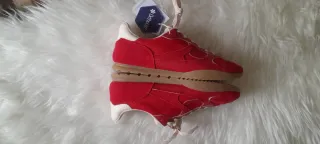 Zapatillas Stradivarius rojas 🆕️ a estrenar.