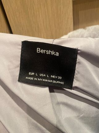 Chaqueta gris con capucha